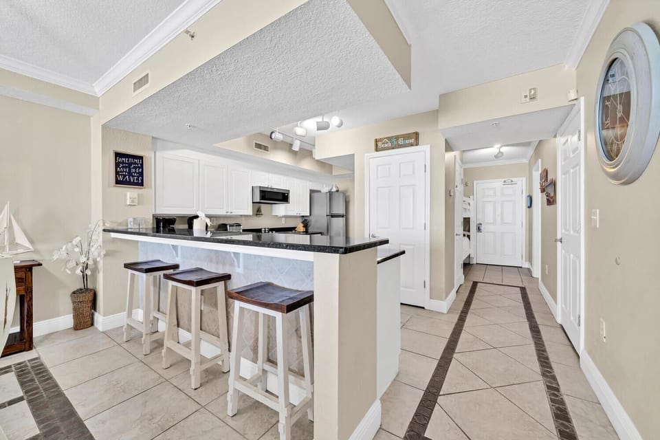 Condo, Multiple Beds (Emerald Beach 225) | Private kitchen | Oven, cookware/dishes/utensils