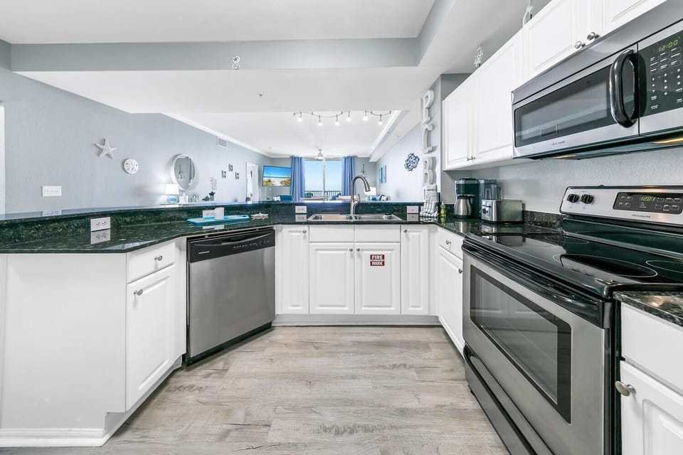 Condo, Multiple Beds (Tidewater 2308) | Private kitchen | Oven, cookware/dishes/utensils