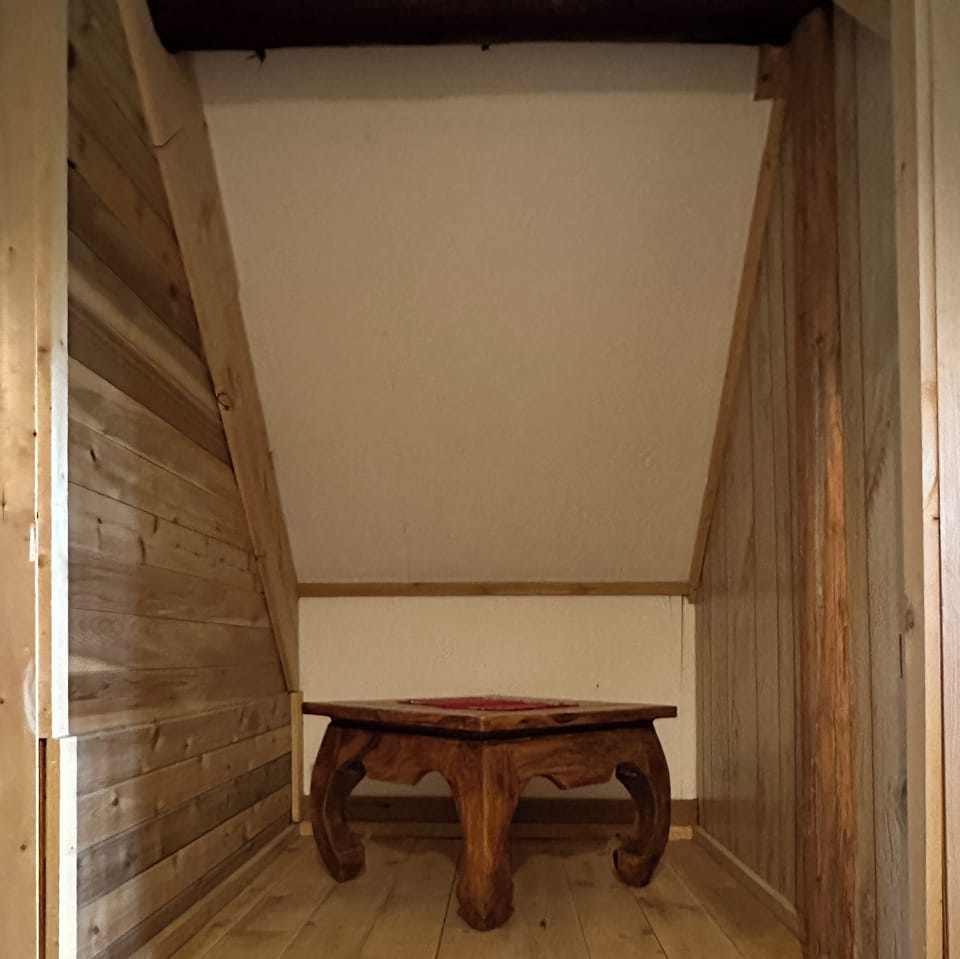 Basic Cabin, Mountain View | Individually decorated, individually furnished, bed sheets