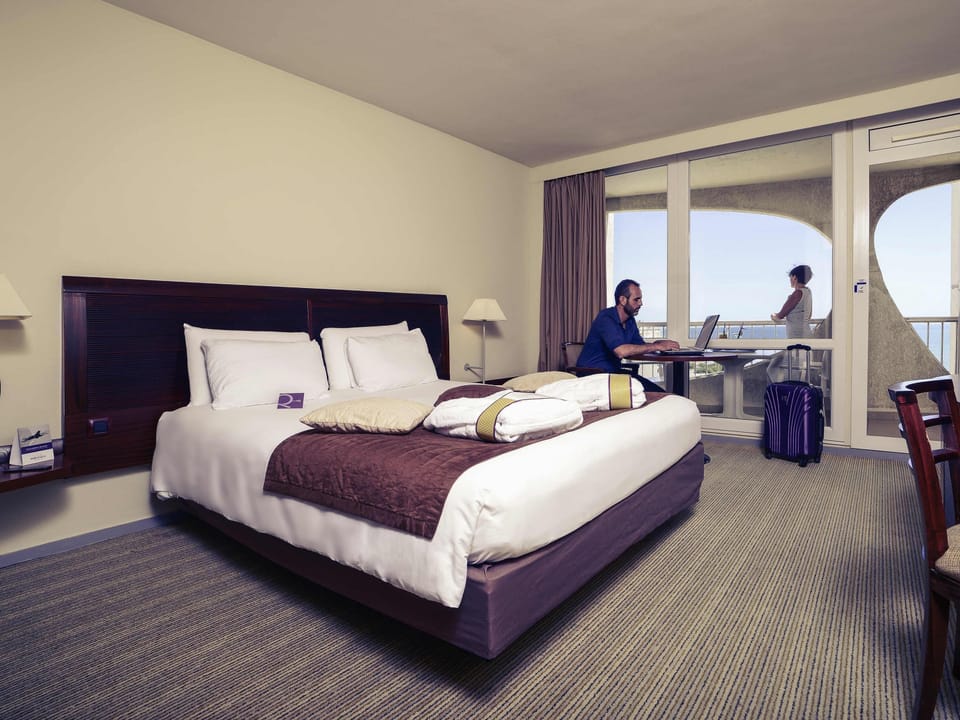 Junior Suite, 1 Double Bed with Sofa bed, Sea View | Minibar, in-room safe, desk, blackout drapes