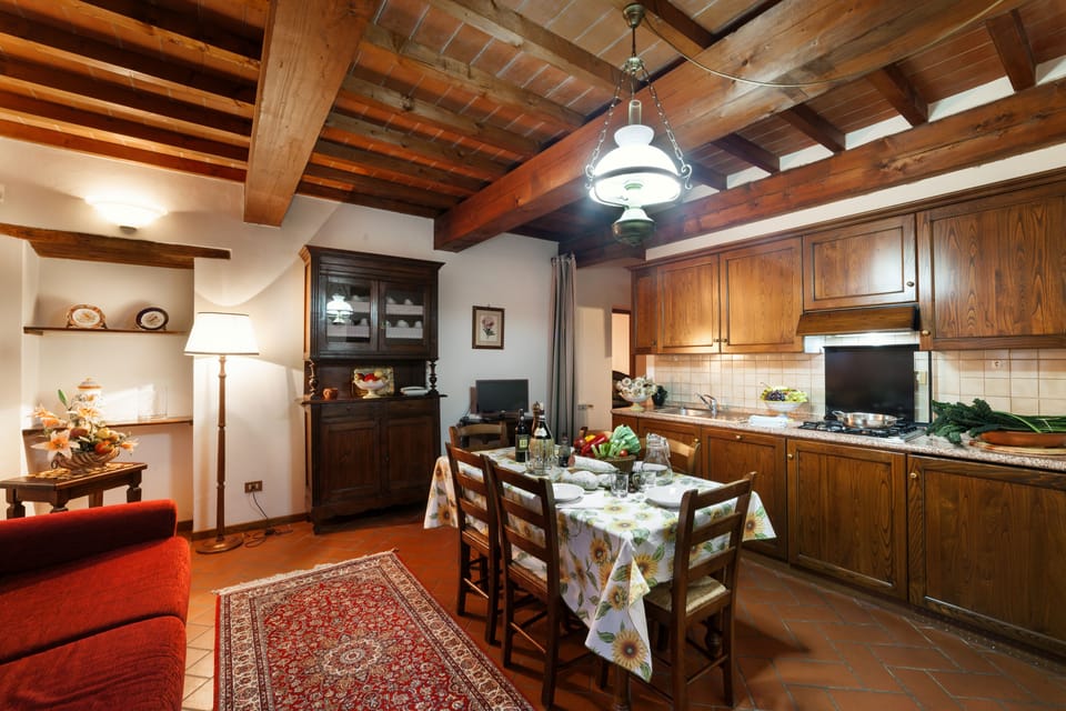 Classic Apartment, 2 Bedrooms, Private Bathroom, Garden Area | In-room dining