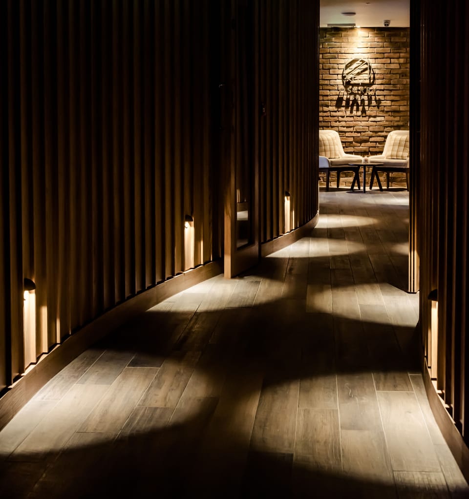 Couples treatment rooms, body treatments, hot stone massages