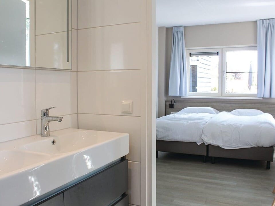 House | 4 bedrooms, individually furnished, bed sheets