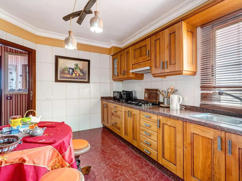 Apartment | Private kitchen | Electric kettle, toaster
