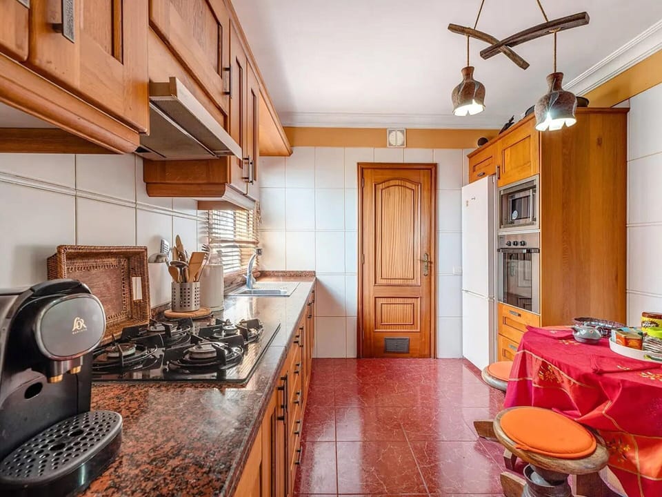 Apartment | Private kitchen | Electric kettle, toaster