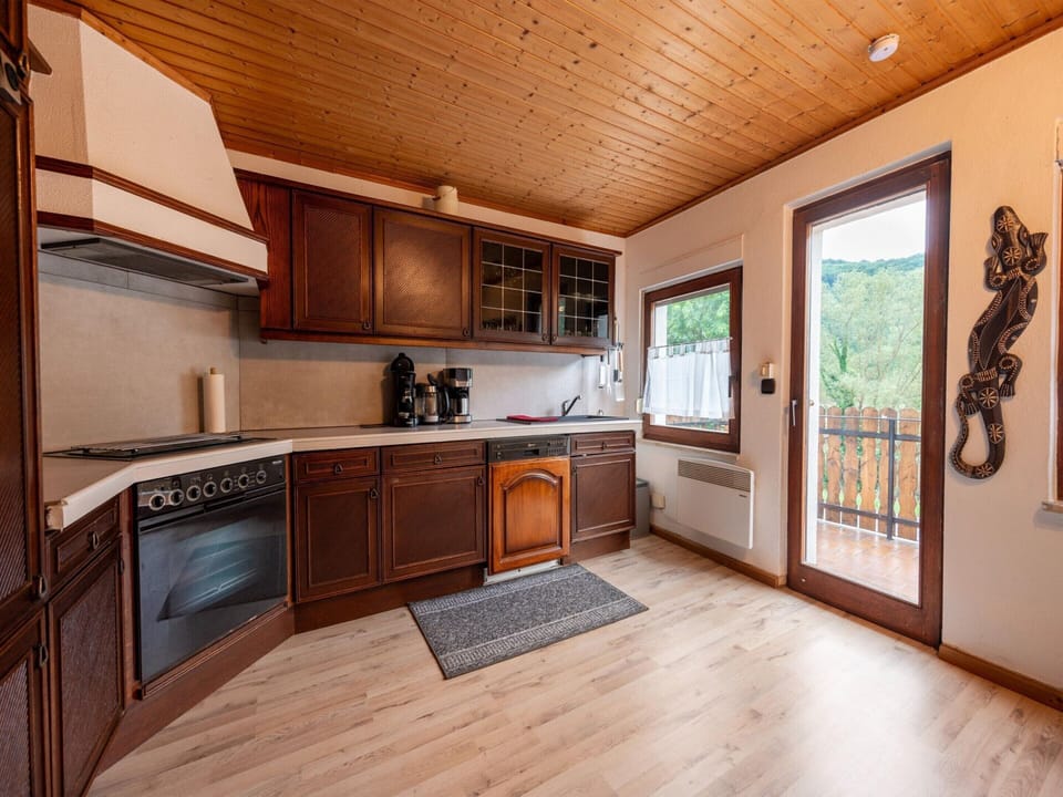 House | Private kitchen | Electric kettle, highchair