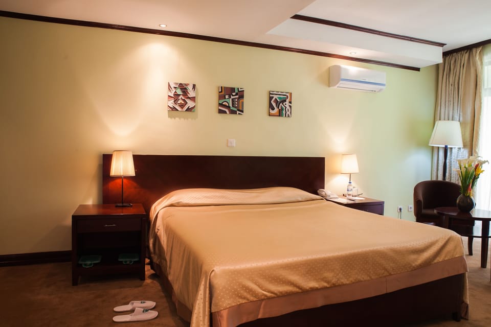 In-room safe, desk, WiFi (free), bed sheets