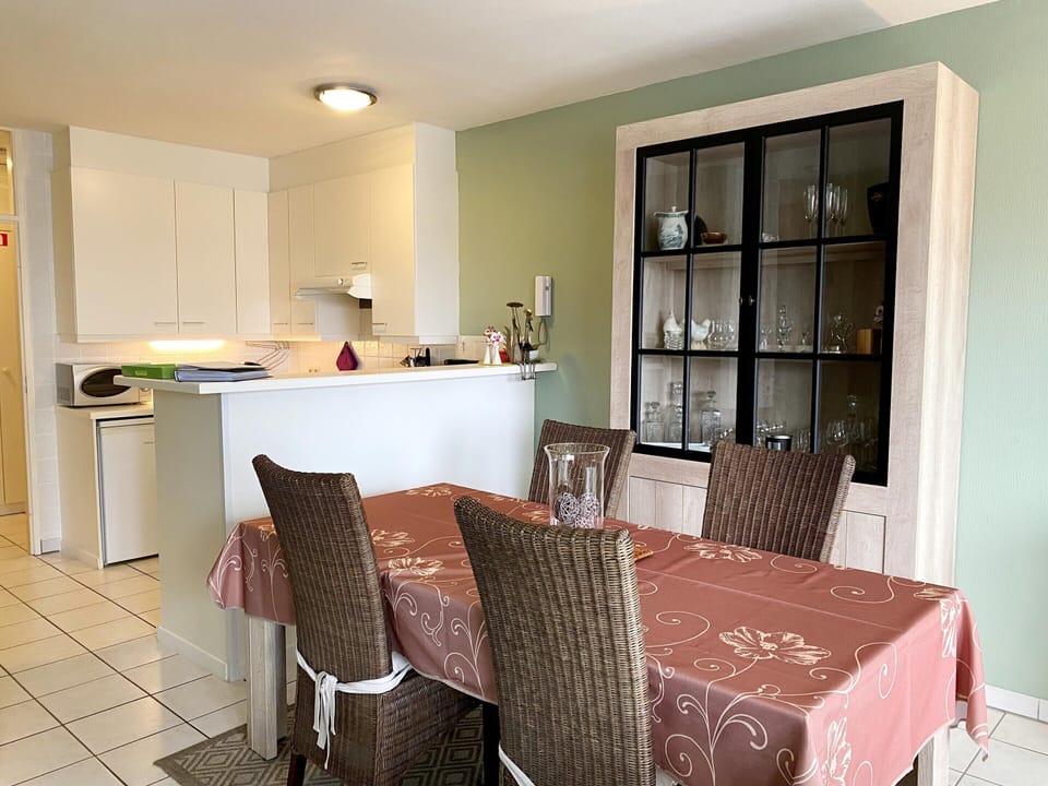 Apartment | Dining