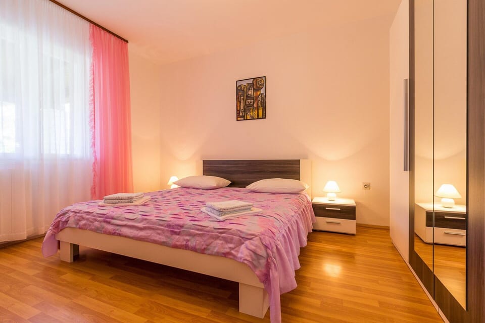 Apartment | 2 bedrooms, individually furnished, bed sheets