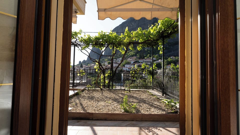 Family Apartment | 2 bedrooms, desk, soundproofing, free WiFi