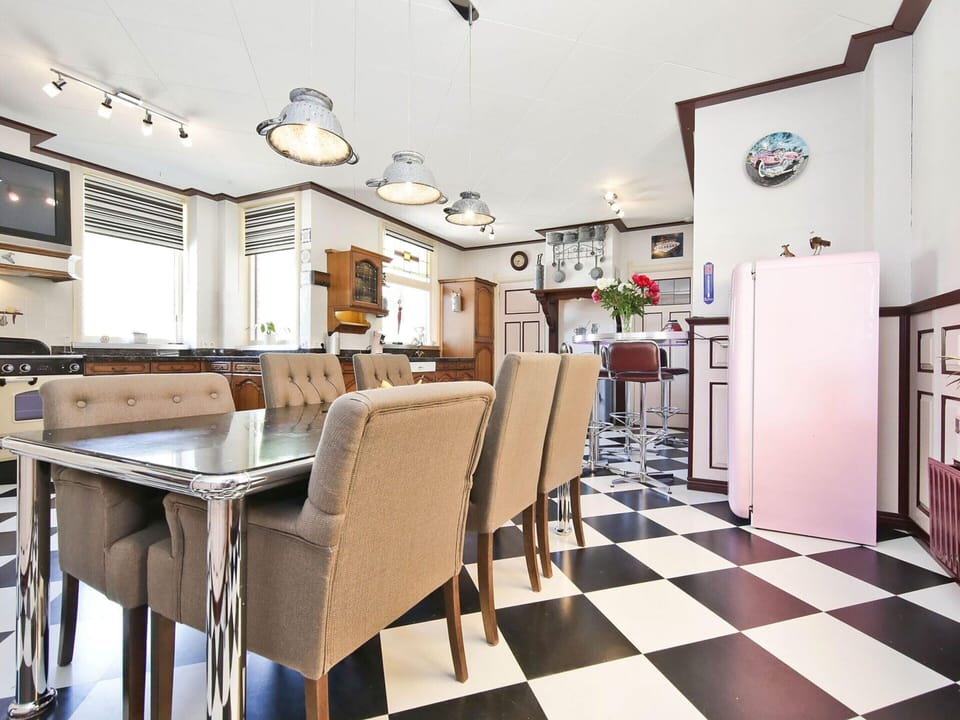 House | Private kitchen | Electric kettle, highchair