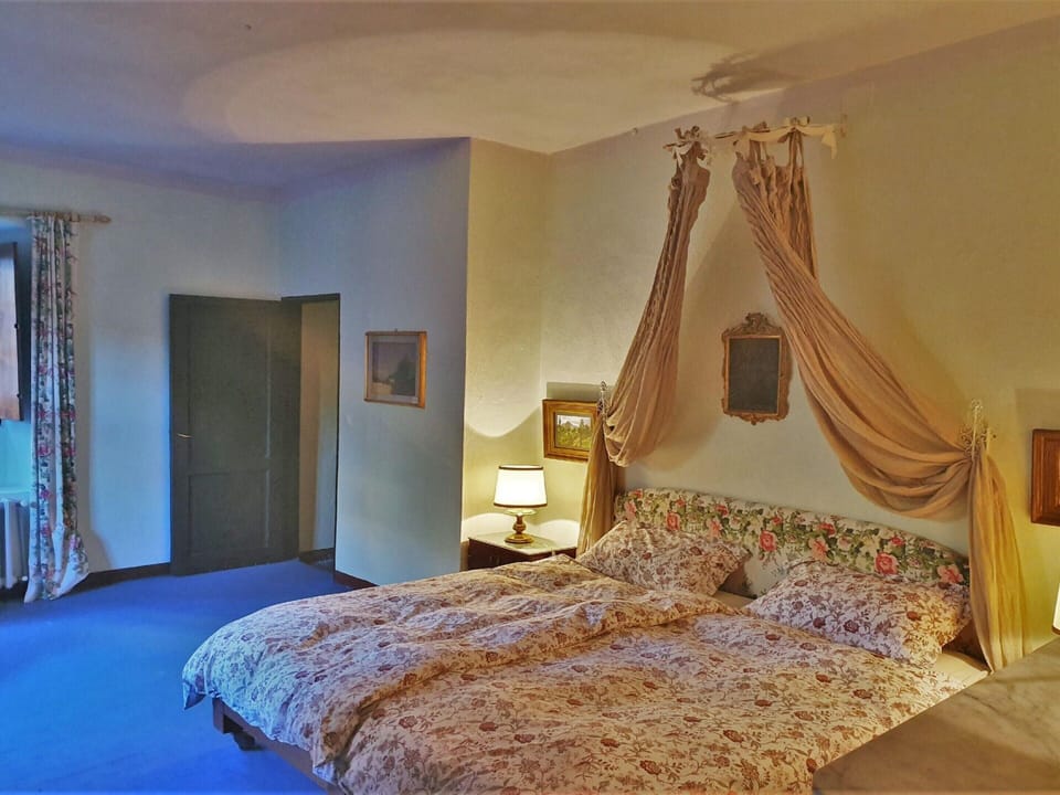 House | 3 bedrooms, individually furnished, bed sheets