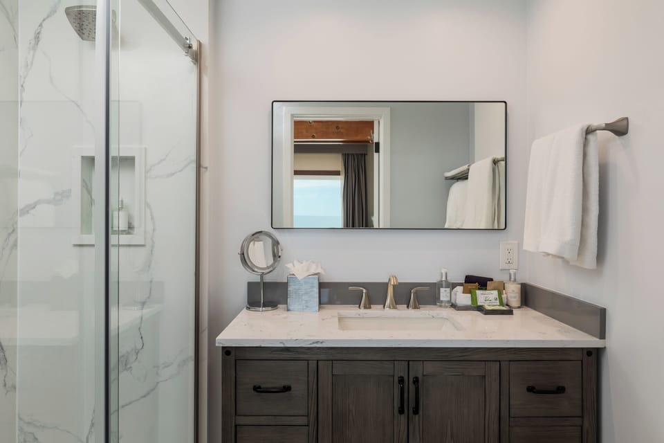 Deluxe Room, 1 Queen Bed, Ocean View (El Cielo) | Iron/ironing board, free WiFi, bed sheets