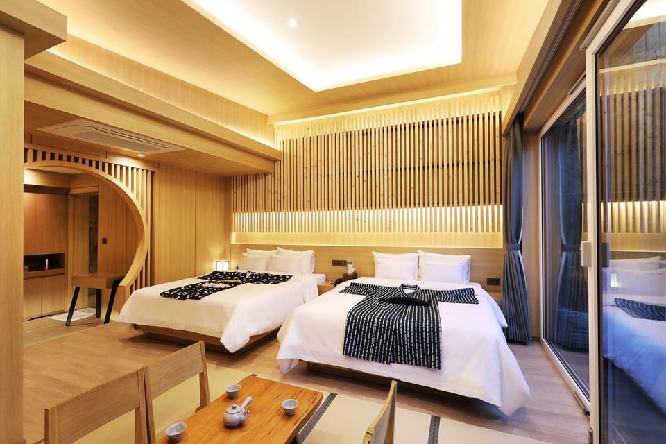 SOL 1.ROYAL TAKEYA Ryokan&SAUNA | Premium bedding, in-room safe, iron/ironing board (on request)