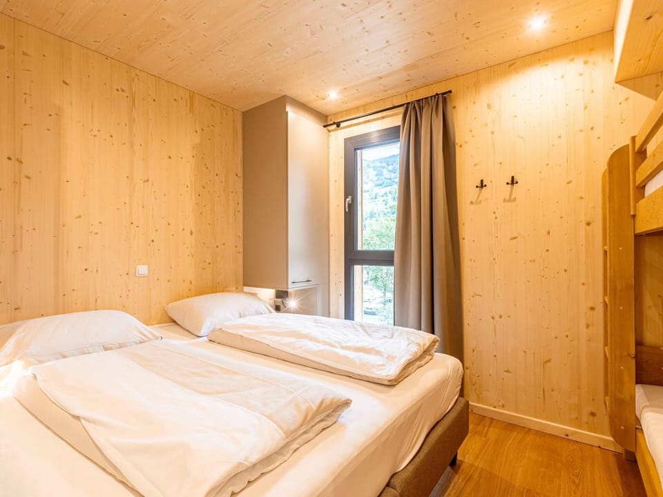 Apartment | 4 bedrooms, individually furnished, bed sheets