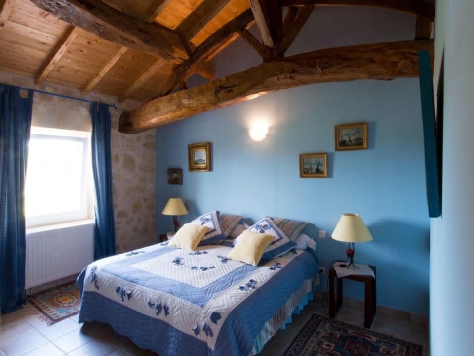 House | 5 bedrooms, bed sheets