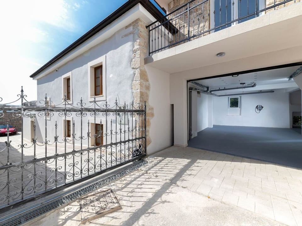 Villa | Exterior