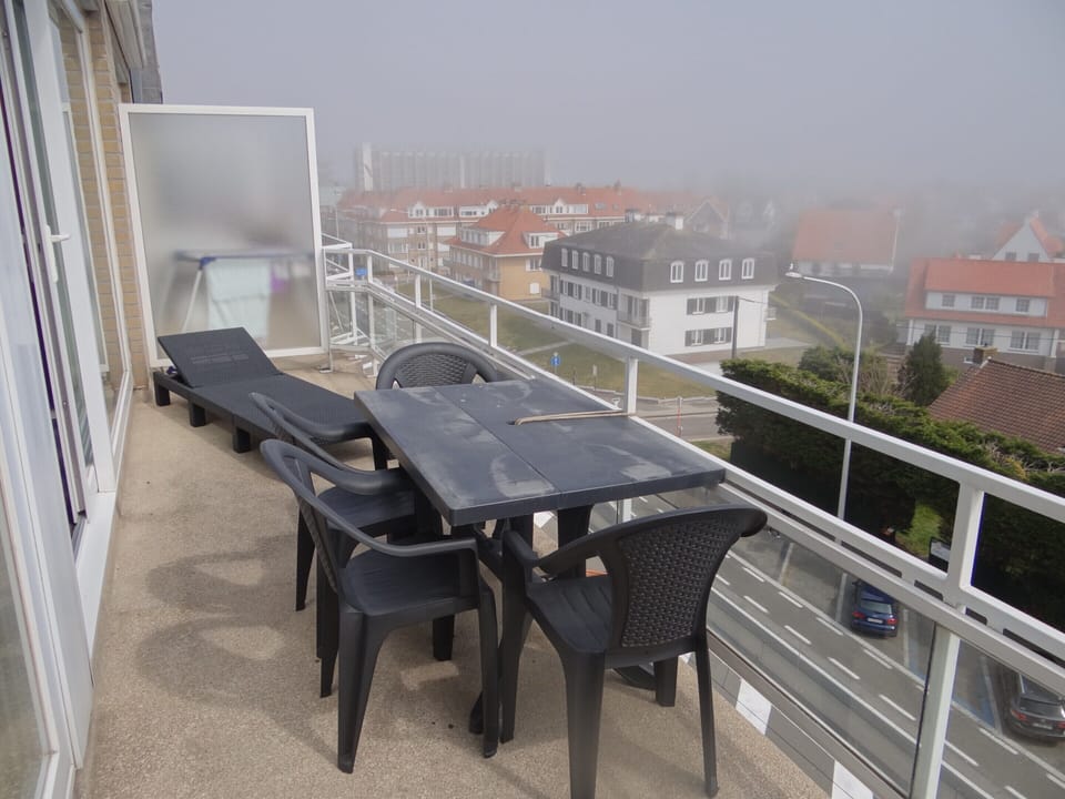 Apartment | Outdoor dining