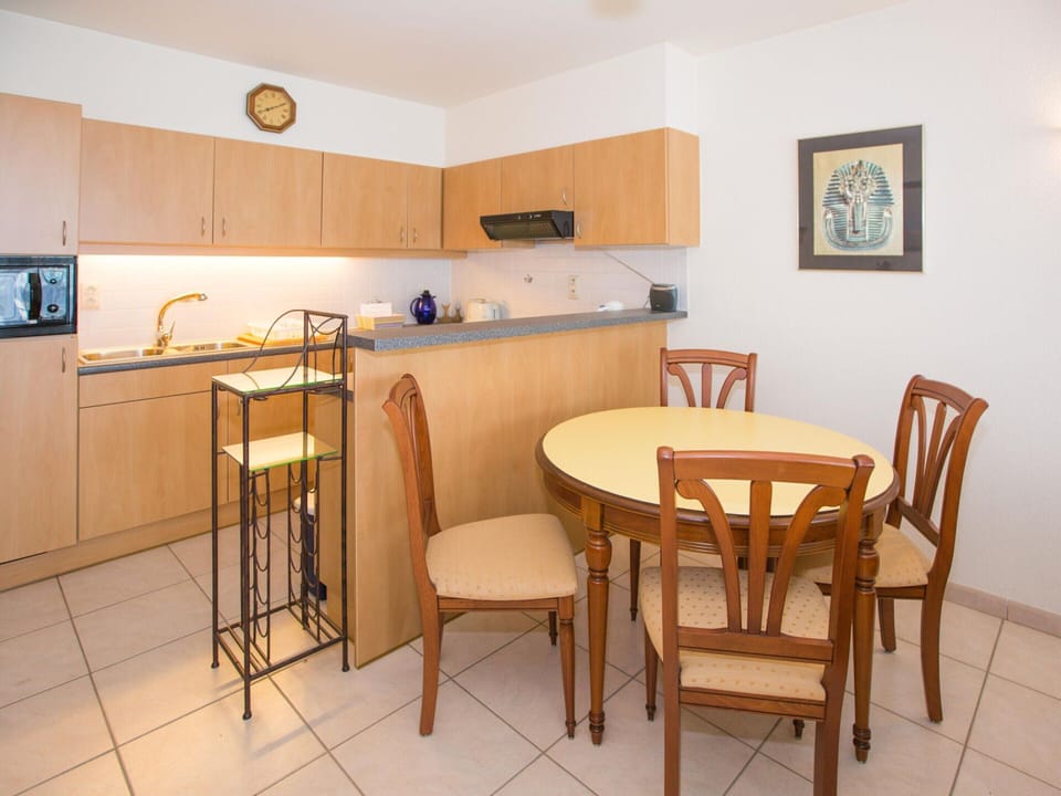 Apartment | Private kitchen | Electric kettle, toaster