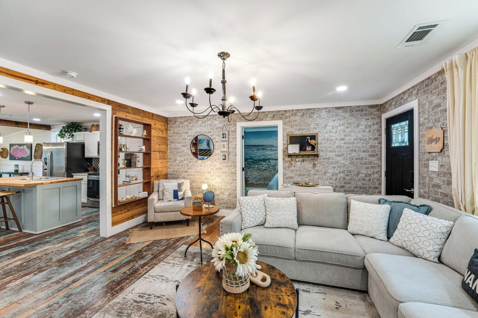 House (3 Bedrooms) | Front of property