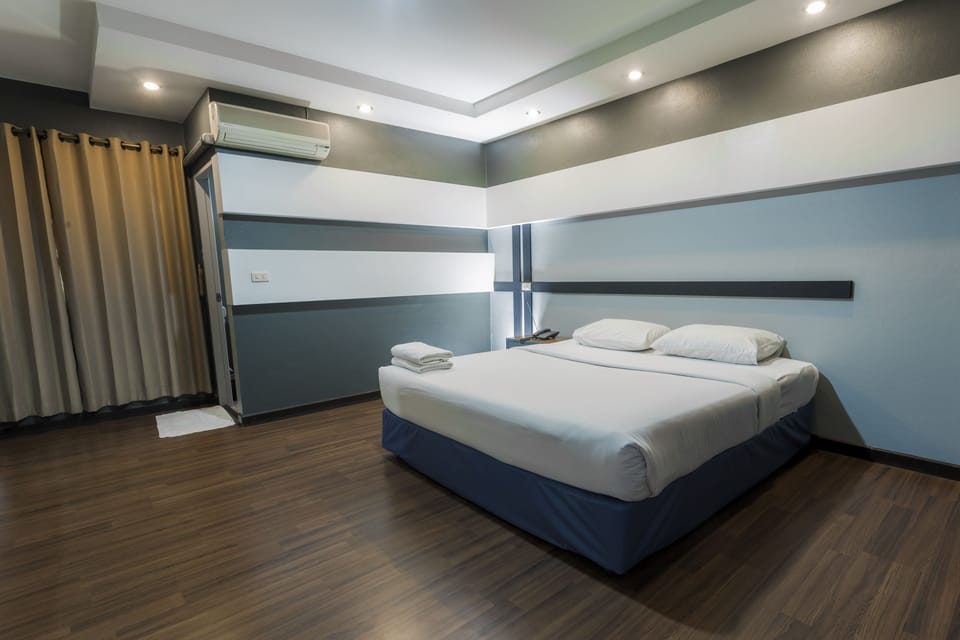 Standard Room | In-room safe, desk, rollaway beds, free WiFi