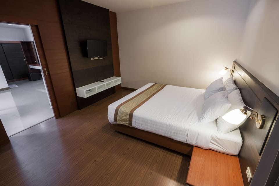 Suite | In-room safe, desk, rollaway beds, free WiFi