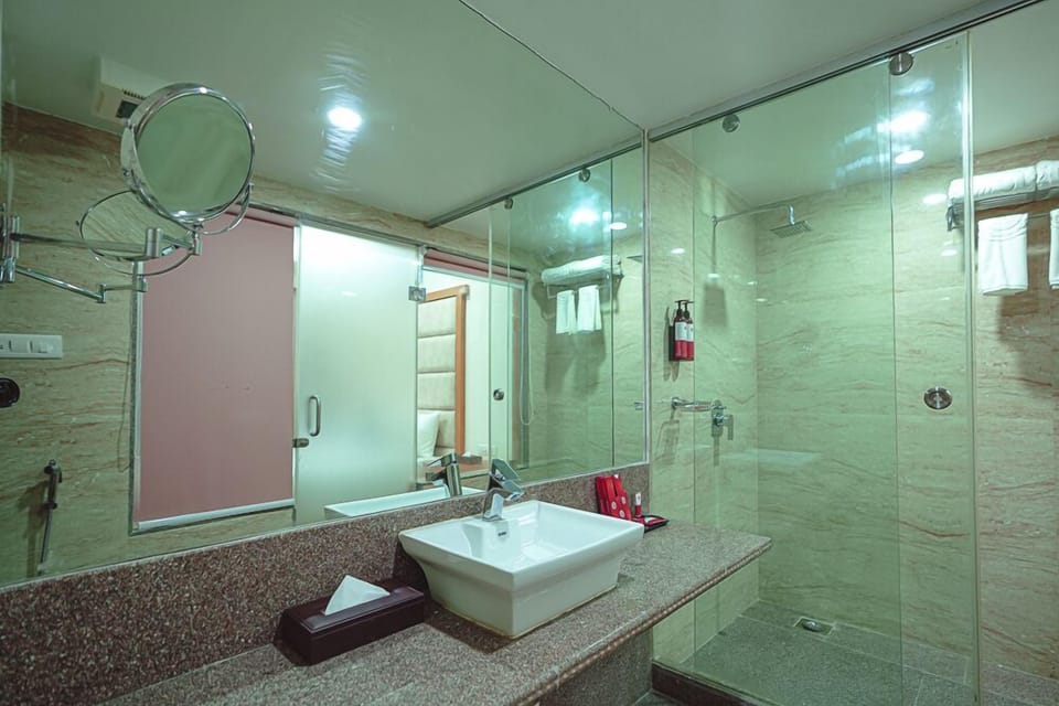 Premium Suite | Bathroom | Shower, hair dryer, bathrobes, slippers