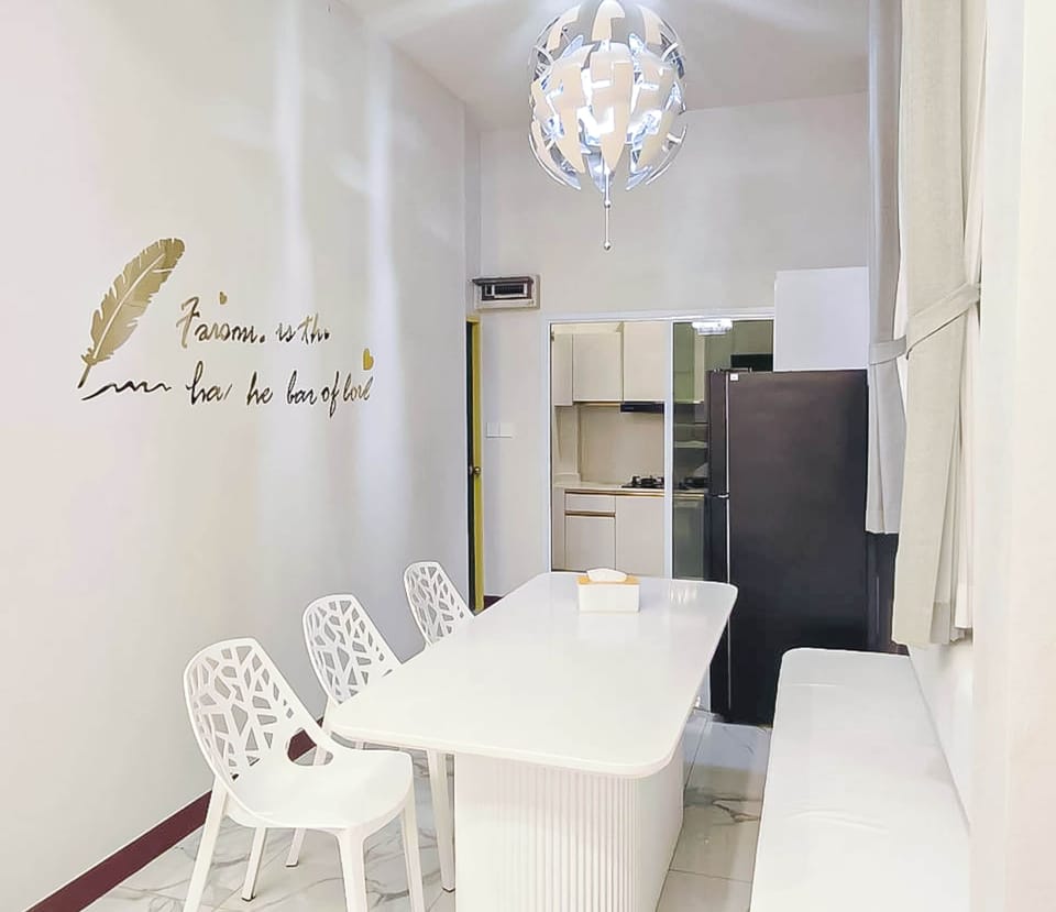 Family Villa, Pool View | In-room dining
