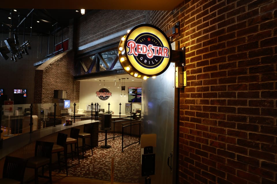 2 restaurants, lunch, dinner served; American cuisine