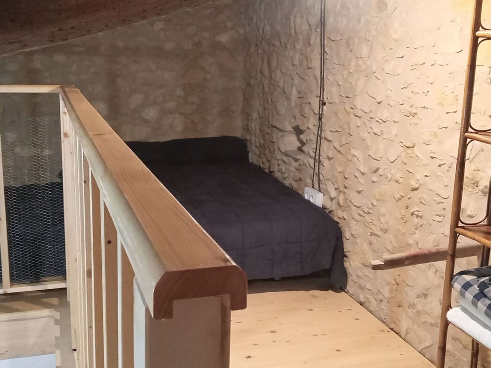 House | 1 bedroom, individually furnished, iron/ironing board, bed sheets