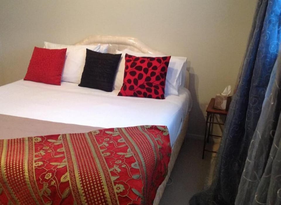Deluxe House | Iron/ironing board