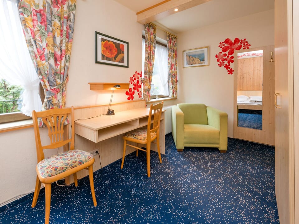 House | 24 bedrooms, individually furnished