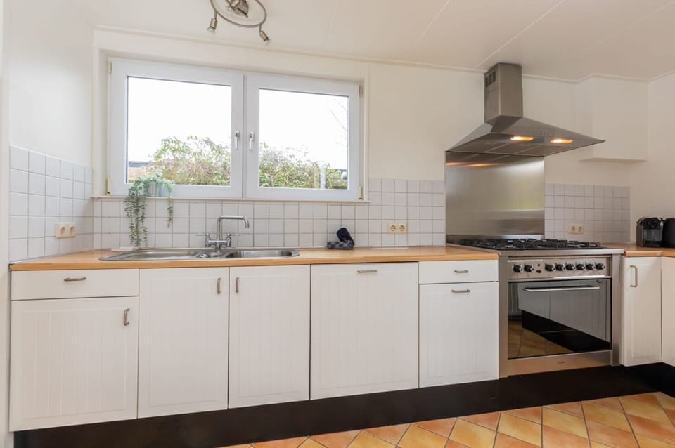 House | Private kitchen | Electric kettle, highchair