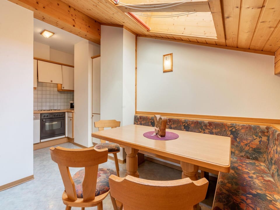 Apartment | Dining