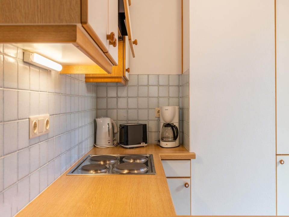 Apartment | Private kitchen | Electric kettle, toaster