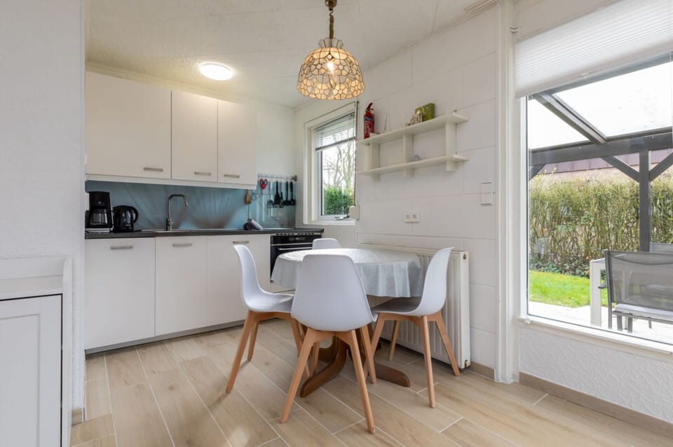 House | Private kitchen | Microwave, stovetop, electric kettle, toaster