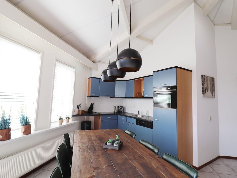 House | Private kitchen | Electric kettle, highchair