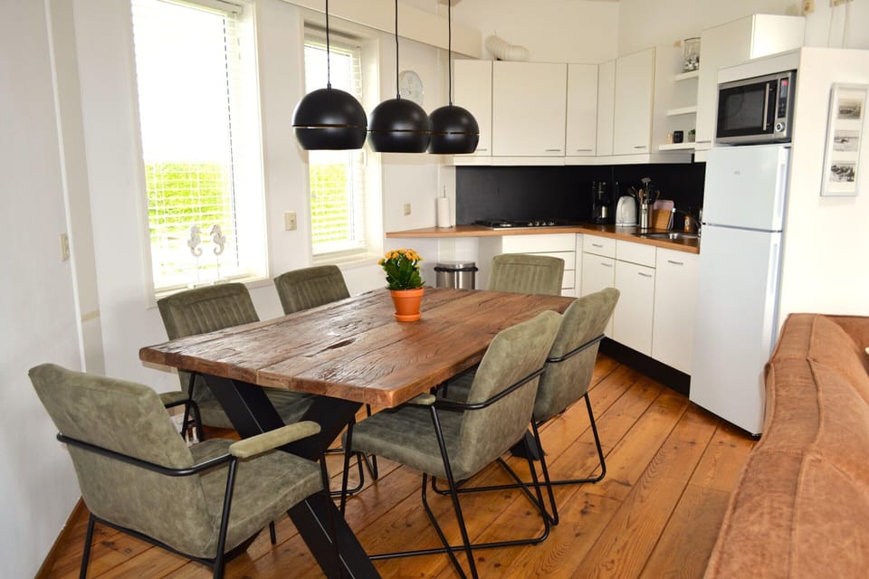 House | Private kitchen | Electric kettle, highchair