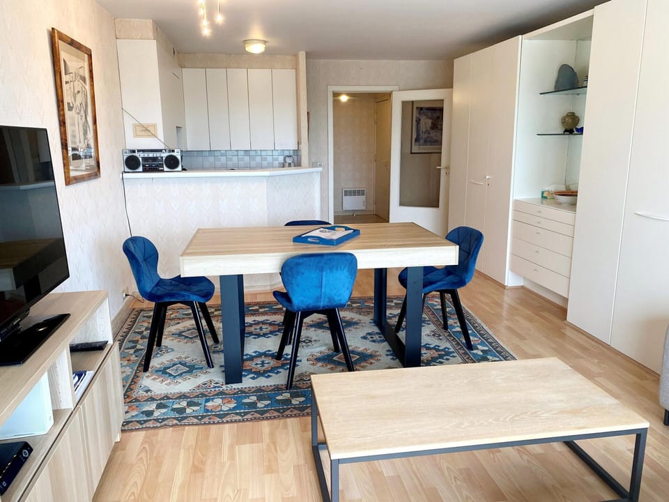 Apartment | Dining