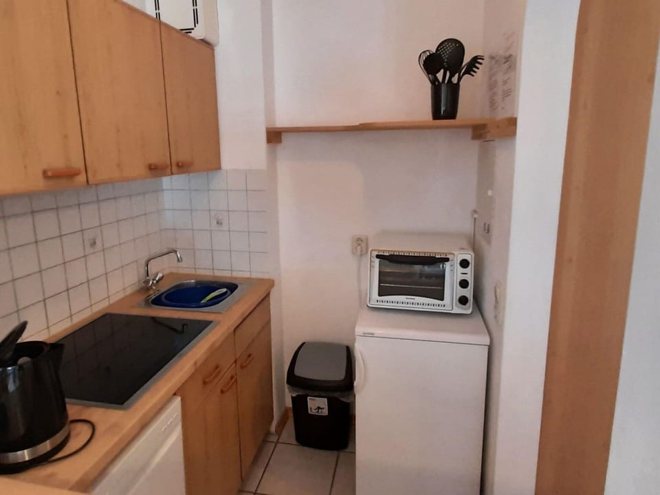 Apartment | Private kitchen | Electric kettle, toaster, highchair