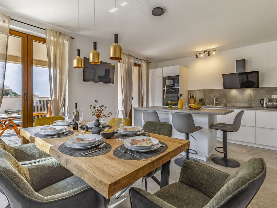 House | Private kitchen | Electric kettle, toaster, highchair