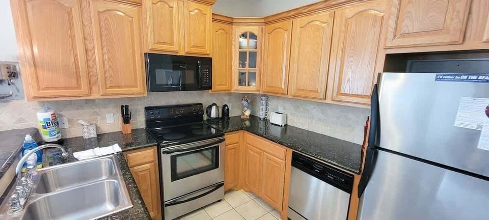 Apartment, 2 Bedrooms | Private kitchen | Fridge, oven, coffee/tea maker, toaster