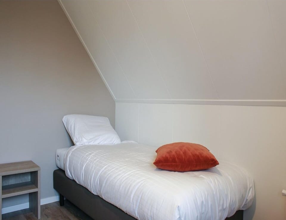 House | 4 bedrooms, individually furnished, bed sheets