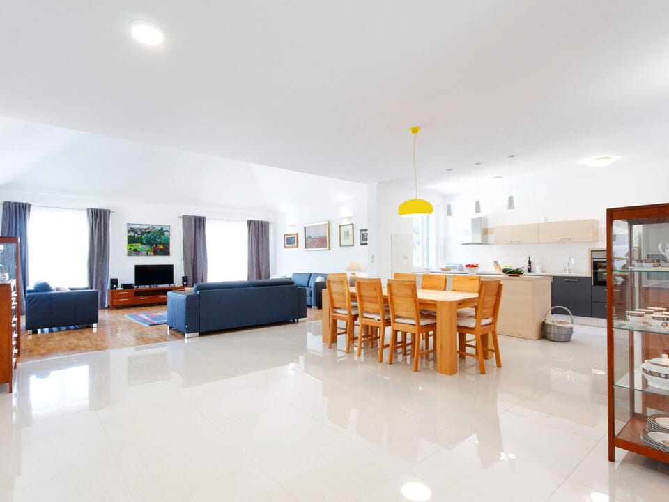Villa | Dining
