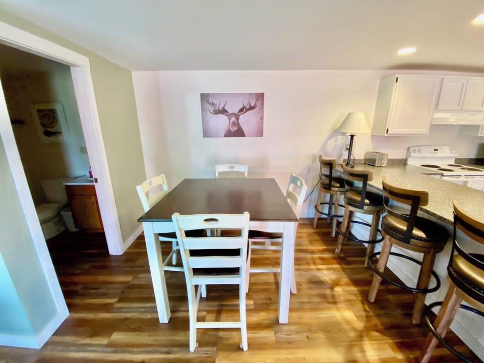 Premium Apartment, 2 Bedrooms, Non Smoking, Kitchen | 2 bedrooms, individually decorated, individually furnished