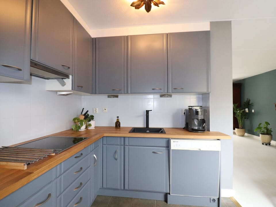 House | Private kitchen | Coffee/tea maker, fridge, oven, electric kettle