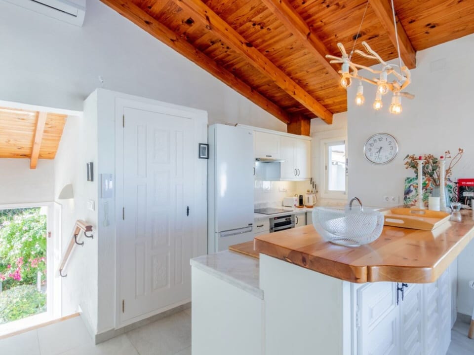 Villa | Private kitchen | Electric kettle, toaster
