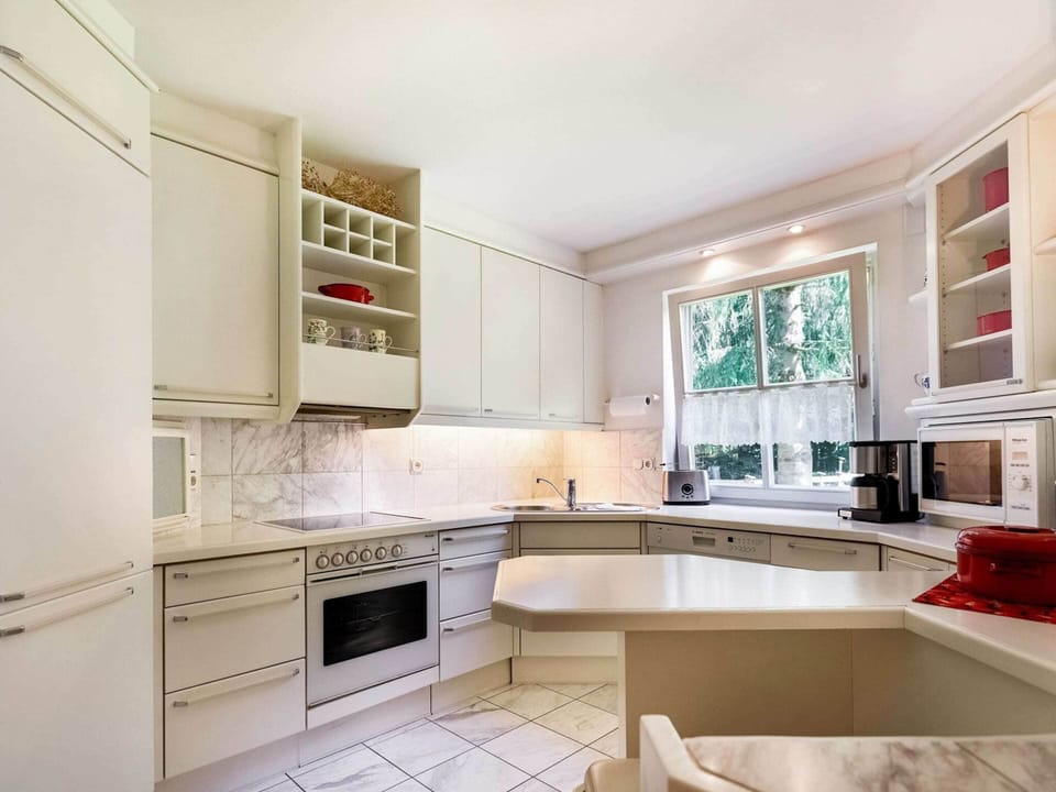 Apartment | Private kitchen | Electric kettle, toaster