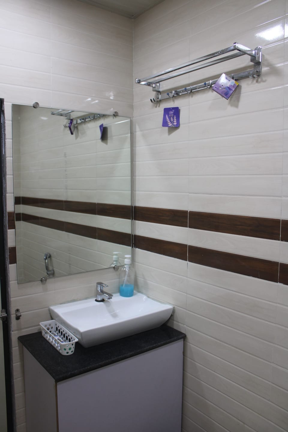Superior Room | Bathroom | Shower, slippers, towels, soap