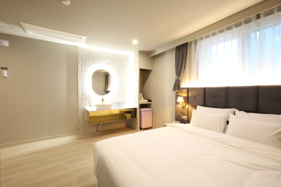 Superior Double Room | Soundproofing, free WiFi